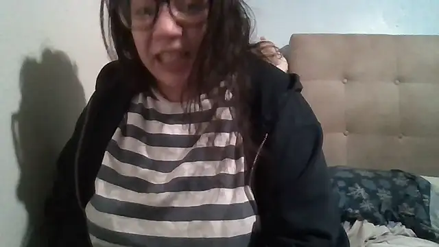 bellakay19 online show from February 8, 2026, 6:49 pm