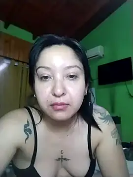 Johanna100718 online show from January 13, 2026, 1:09 am