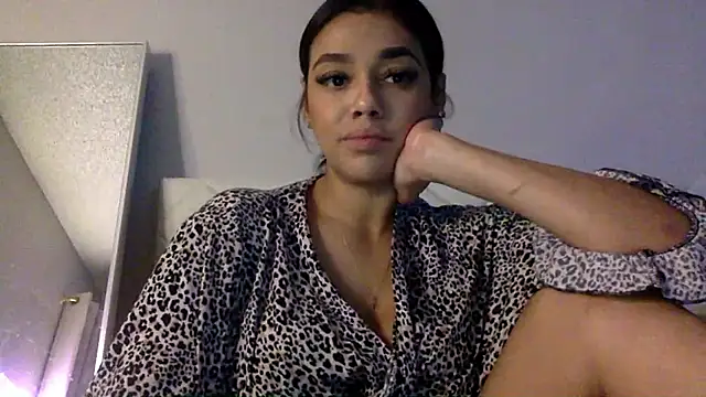 Snapshot of layla223 chatting on January 8, 2026, 5:35 am layla223 online show from January 8, 2026, 5:35 am