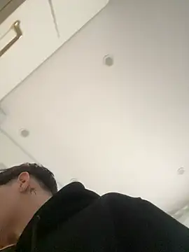 ravenryx online show from April 12, 2026, 11:57 am