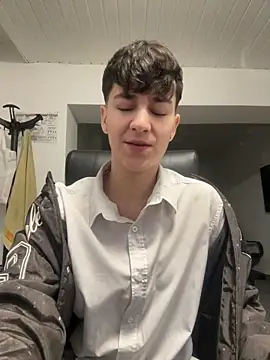 Snapshot of ravenryx chatting on February 12, 2026, 3:45 pm ravenryx online show from February 12, 2026, 3:45 pm