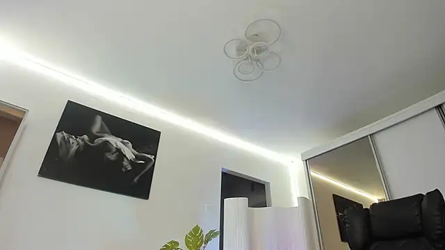 Ivy Bellee online show from April 9, 2026, 6:19 am