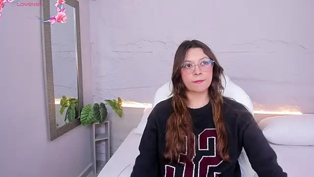 lanna 18  online show from May 5, 2026, 11:57 am