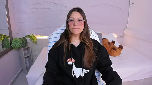 lanna 18  online show from April 14, 2026, 11:59 am