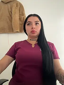 Mia  Bloom online show from January 7, 2026, 2:11 pm