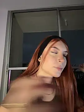 alesziarose  online show from February 12, 2026, 11:26 pm