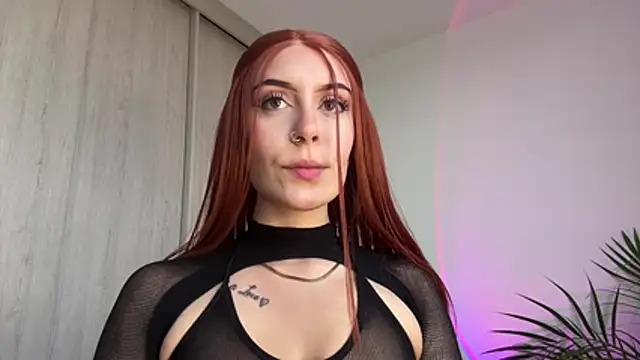 alesziarose  online show from May 26, 2026, 10:41 pm