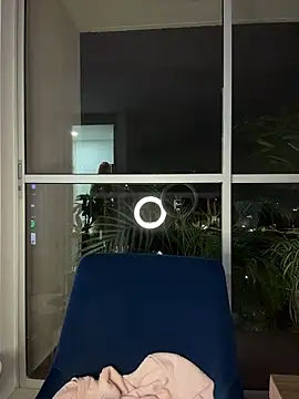 Snapshot of alesziarose_ chatting on March 6, 2026, 12:05 am alesziarose online show from March 6, 2026, 12:05 am