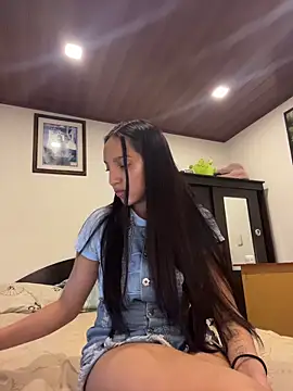 Snapshot of Eve_Ritz chatting on April 8, 2026, 4:14 am Eve Ritz online show from April 8, 2026, 4:14 am