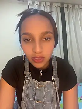 Snapshot of Eve_Ritz chatting on May 26, 2026, 4:43 am Eve Ritz online show from May 26, 2026, 4:43 am