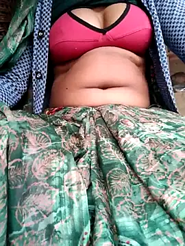 Snapshot of Queen_chayna chatting on January 18, 2026, 2:04 am Queen chayna online show from January 18, 2026, 2:04 am