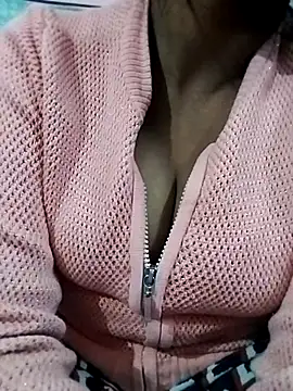 Lovely-Julie online show from January 8, 2026, 5:30 pm