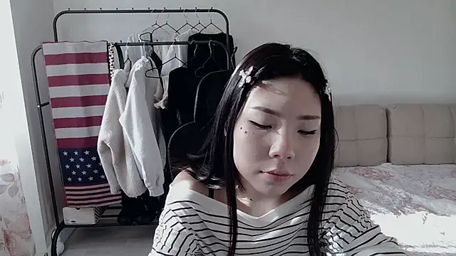 AprilOnilll online show from February 1, 2026, 4:55 am