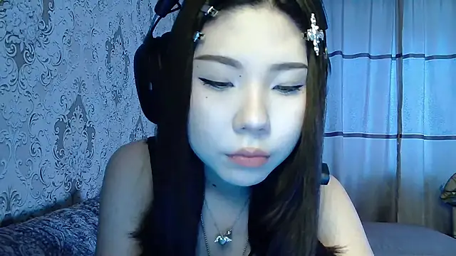 AprilOnilll online show from March 1, 2026, 12:16 pm