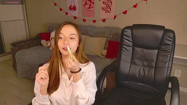 Snapshot of Candyy_Molly chatting on January 14, 2026, 11:30 pm Candyy Molly online show from January 14, 2026, 11:30 pm