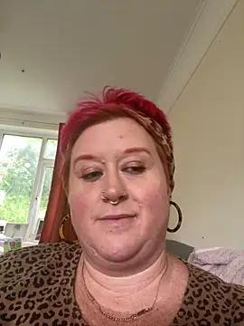 BustyRedxx online show from June 7, 2026, 4:23 pm