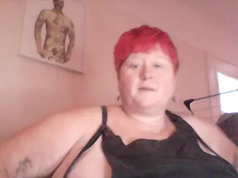 BustyRedxx online show from June 3, 2026, 10:05 am