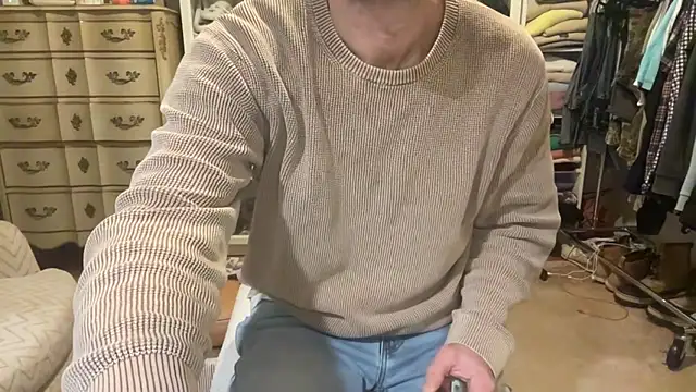 Snapshot of wolverinedream chatting on February 11, 2026, 12:32 am wolverinedream online show from February 11, 2026, 12:32 am