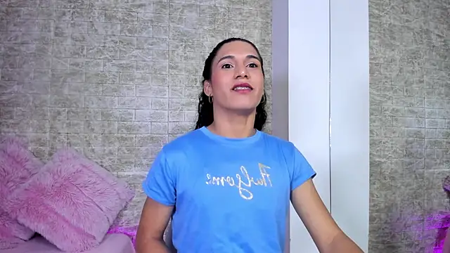 bella-rousse online show from January 12, 2026, 12:45 pm