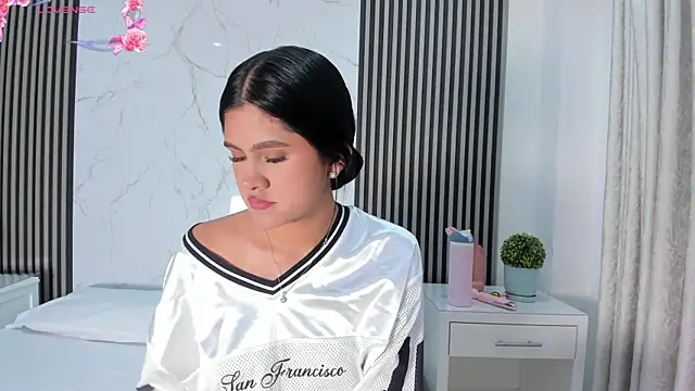 NatashaTaylor1 online show from April 6, 2026, 11:06 pm