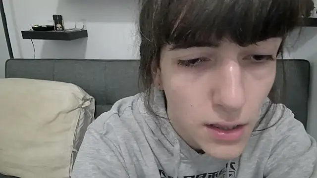 Sakura trans online show from April 14, 2026, 5:29 pm