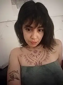 betty amorosa online show from April 7, 2026, 2:02 am