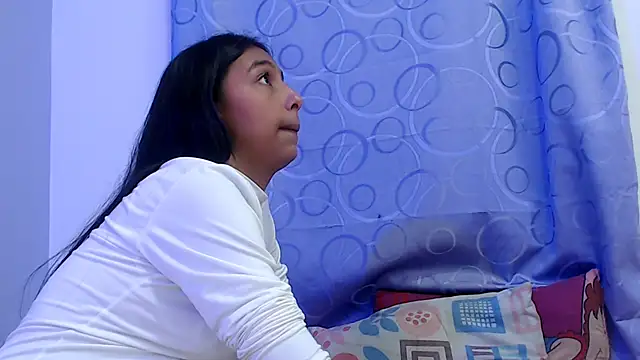 skinnysexzara18 online show from February 16, 2026, 5:39 am