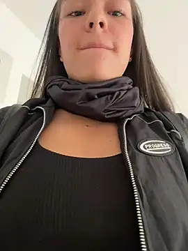 TaylorrHill online show from April 1, 2026, 7:44 pm