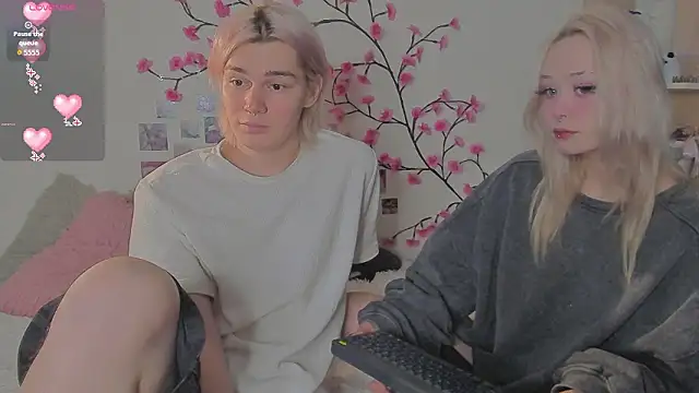 SweetheartsFriends online show from March 10, 2026, 6:28 am