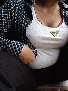 Snapshot of Agnes-baby chatting on June 13, 2026, 10:46 am Agnes-baby online show from June 13, 2026, 10:46 am