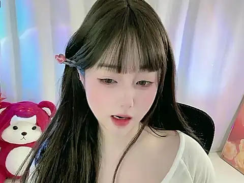 Snapshot of CLaire-5 chatting on February 16, 2026, 9:08 am CLaire-5 online show from February 16, 2026, 9:08 am