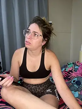 Snapshot of soyanahii chatting on February 17, 2026, 8:28 pm soyanahii online show from February 17, 2026, 8:28 pm