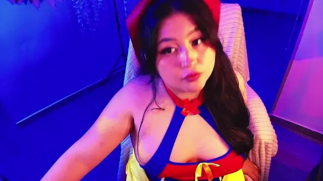 Sweet lenna online show from May 19, 2026, 1:56 am