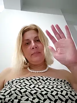 Amelia9798 online show from May 12, 2026, 6:03 pm