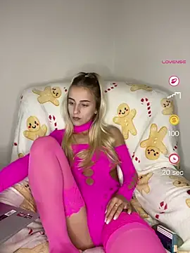 RahellaBlonde1 online show from May 13, 2026, 7:54 pm