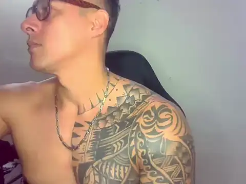 Snapshot of Hades_Rom chatting on January 8, 2026, 8:26 pm Hades Rom online show from January 8, 2026, 8:26 pm