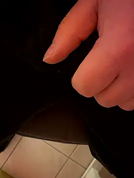 Snapshot of Dominic2295 chatting on January 13, 2026, 8:29 am Dominic2295 online show from January 13, 2026, 8:29 am