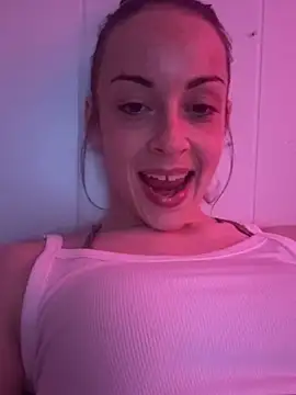 Snapshot of queenserenaxo chatting on January 6, 2026, 1:31 am queenserenaxo online show from January 6, 2026, 1:31 am