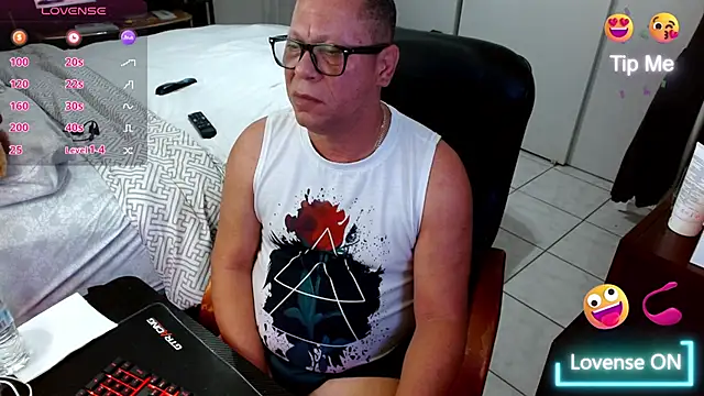 Snapshot of Daddy_1970 chatting on March 11, 2026, 9:14 am Daddy 1970 online show from March 11, 2026, 9:14 am