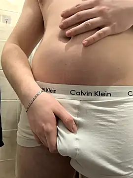 Snapshot of Slut18y chatting on January 6, 2026, 12:03 am Slut18y online show from January 6, 2026, 12:03 am