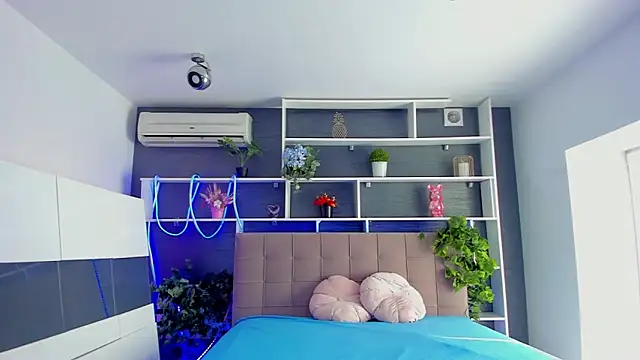 Snapshot of StephieRousee chatting on March 10, 2026, 6:28 am StephieRousee online show from March 10, 2026, 6:28 am