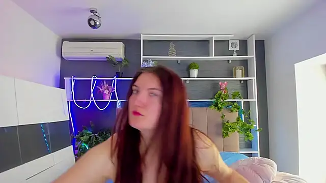 Snapshot of StephieRousee chatting on March 16, 2026, 6:28 am StephieRousee online show from March 16, 2026, 6:28 am