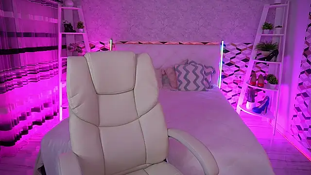 CrystalVibe online show from June 20, 2026, 5:45 am