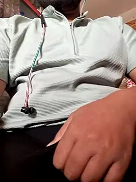 RaiStarrrr0-9 online show from January 10, 2026, 6:42 am