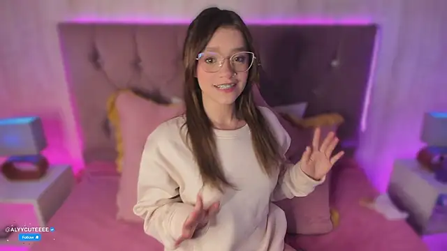 Snapshot of alyy_cut3 chatting on February 17, 2026, 2:03 pm alyy cut3 online show from February 17, 2026, 2:03 pm