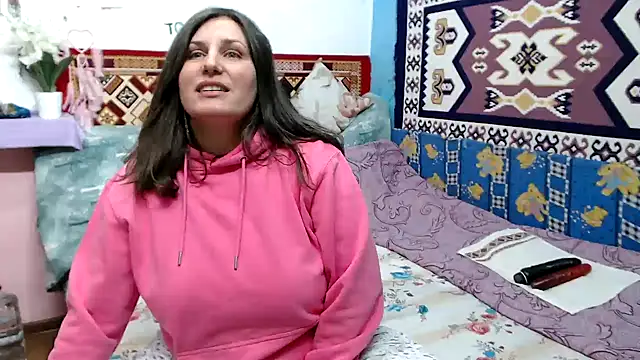 Adelinemilf online show from February 18, 2026, 11:50 am