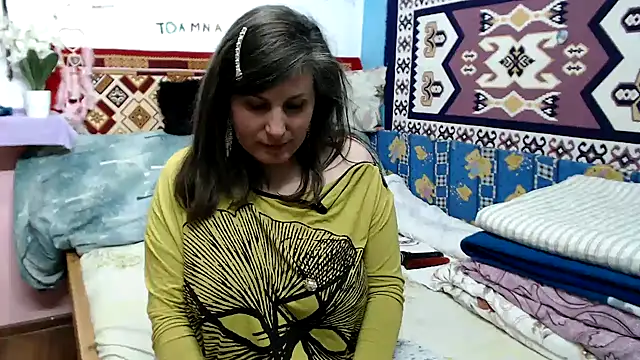 Adelinemilf online show from March 13, 2026, 12:43 pm