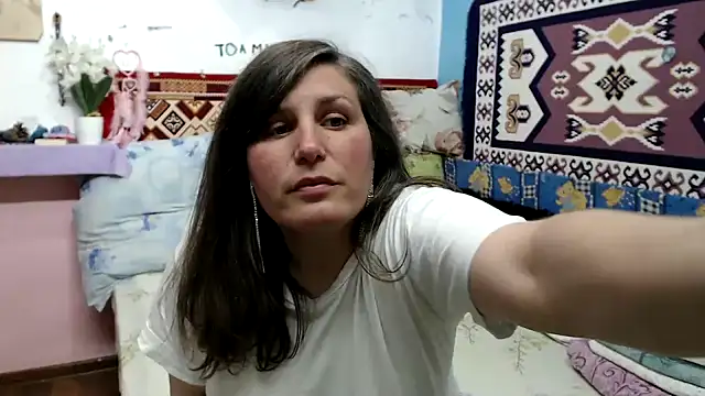 Snapshot of Adelinemilf chatting on May 14, 2026, 12:24 pm Adelinemilf online show from May 14, 2026, 12:24 pm