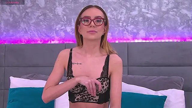 CindyBlondie online show from March 19, 2026, 6:02 am