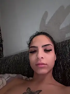 Evelin199 online show from May 13, 2026, 6:53 am